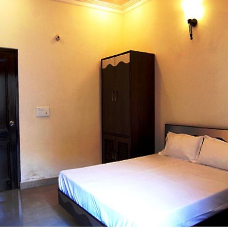 Hotel Malik Continental New Delhi Buitenkant foto