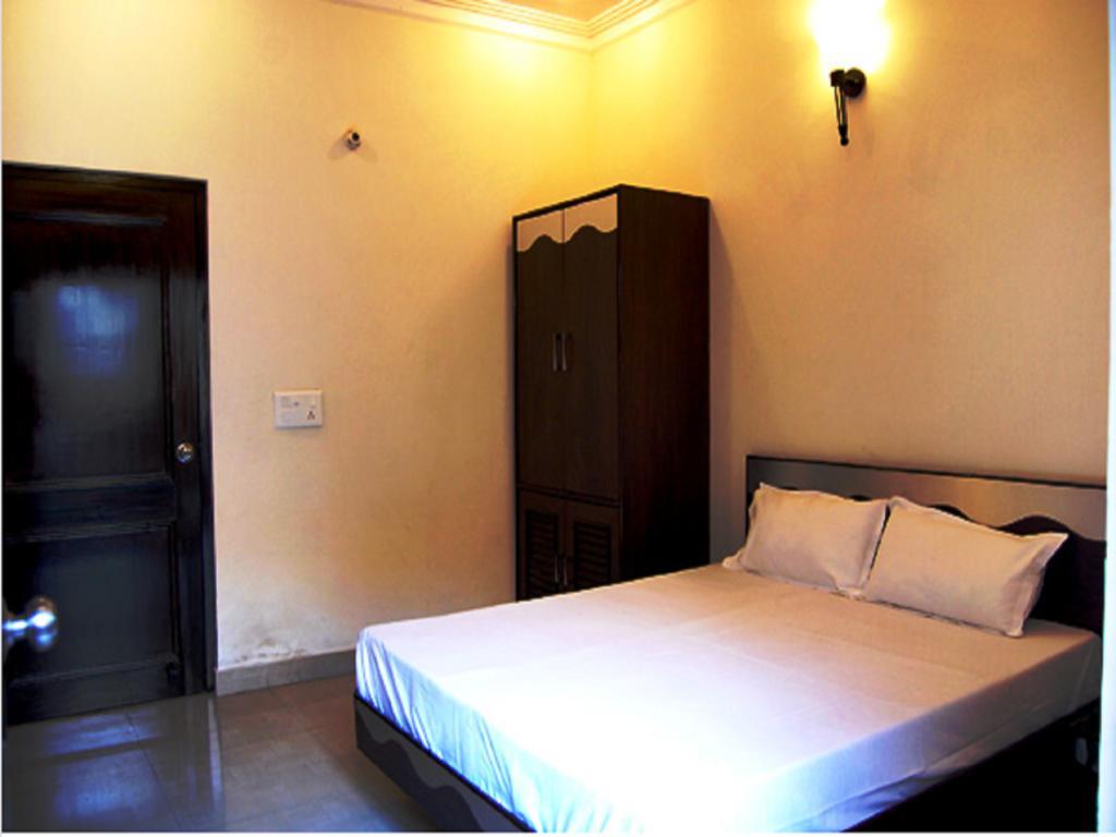 Hotel Malik Continental New Delhi Buitenkant foto