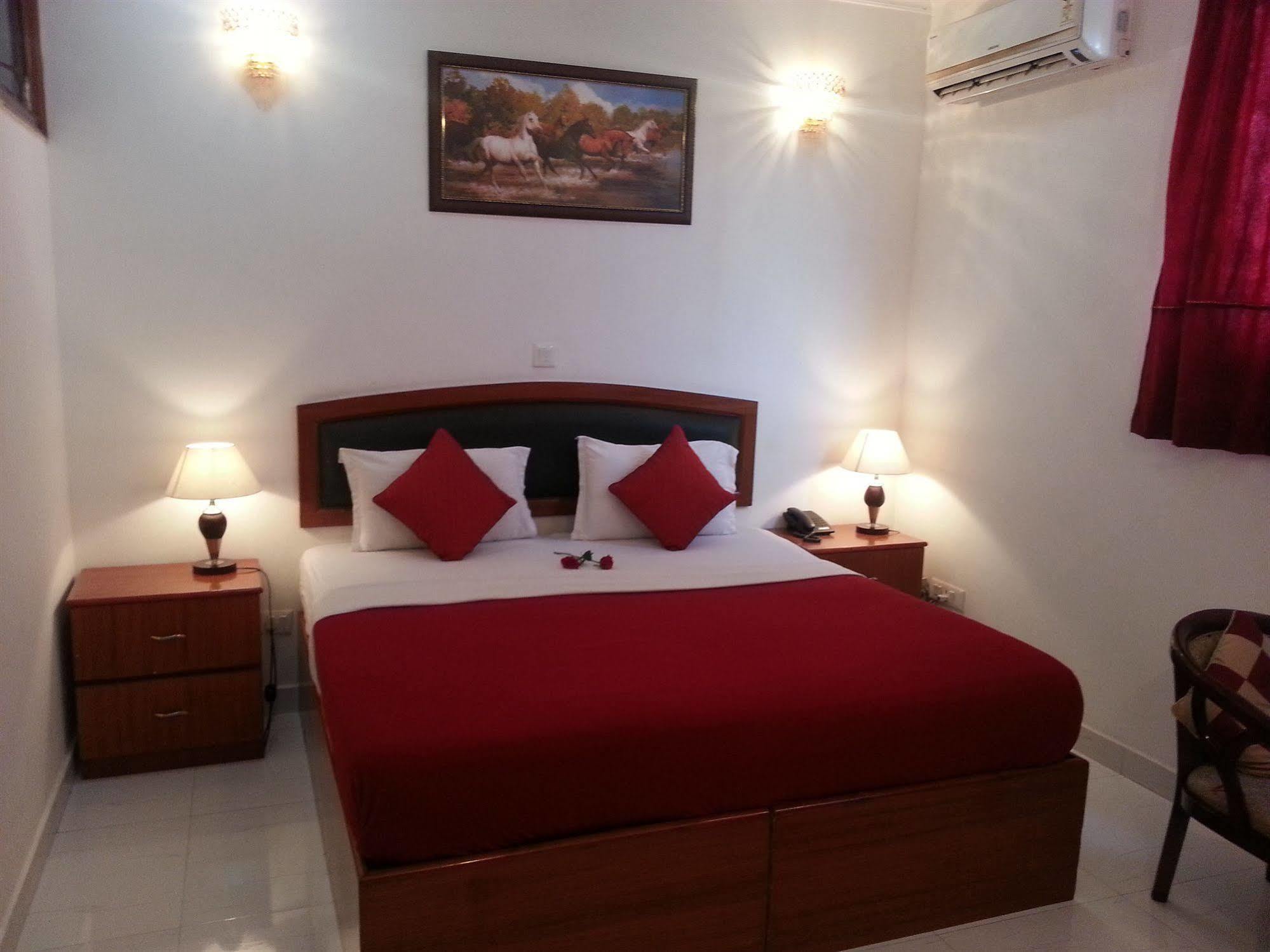 Hotel Malik Continental New Delhi Buitenkant foto