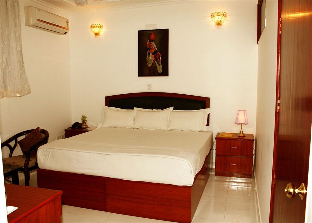 Hotel Malik Continental New Delhi Buitenkant foto