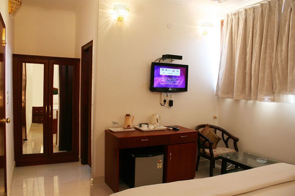 Hotel Malik Continental New Delhi Buitenkant foto